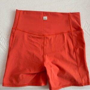 Vuori Coral spandex shorts 🔥 never worn